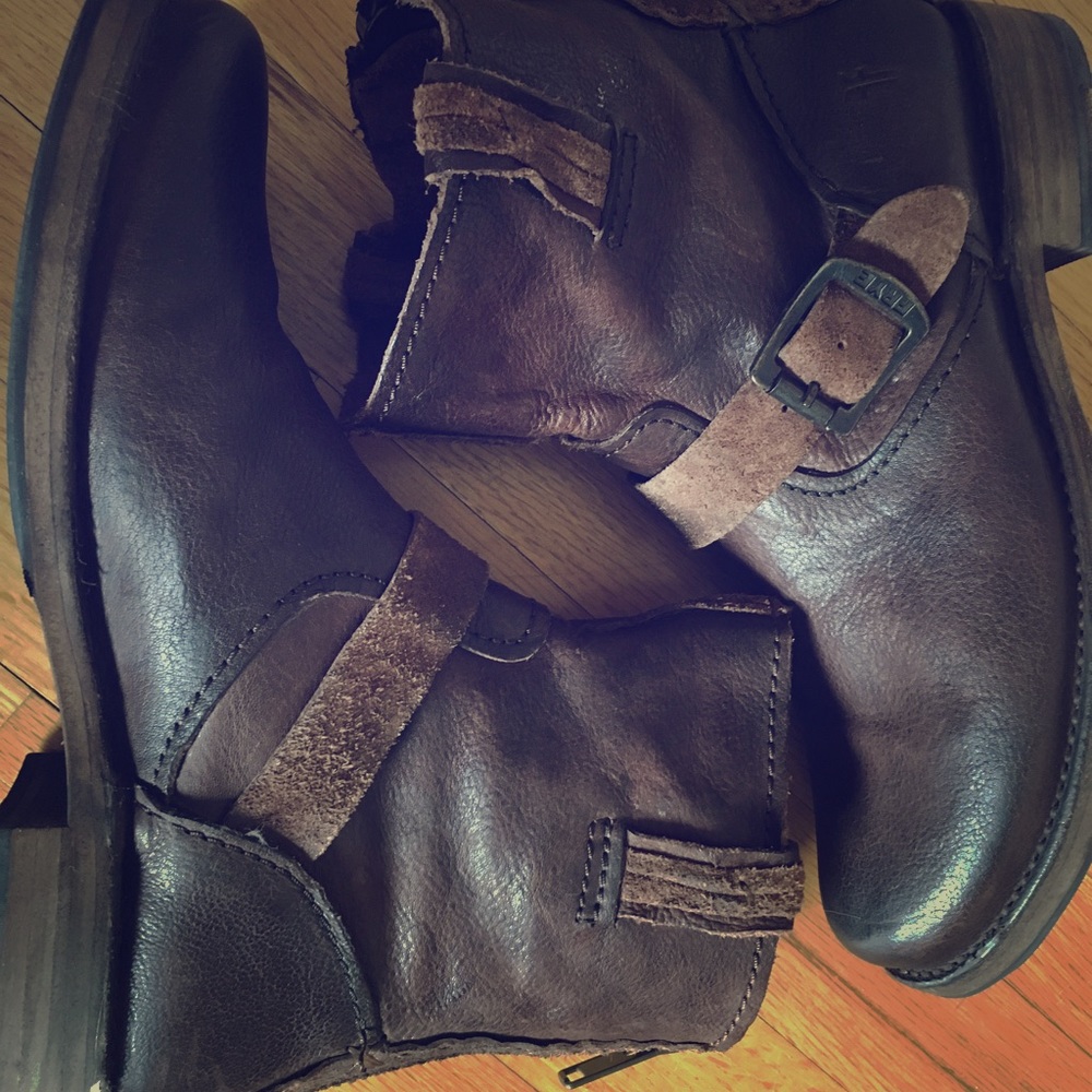 EUC Frye books sz 8